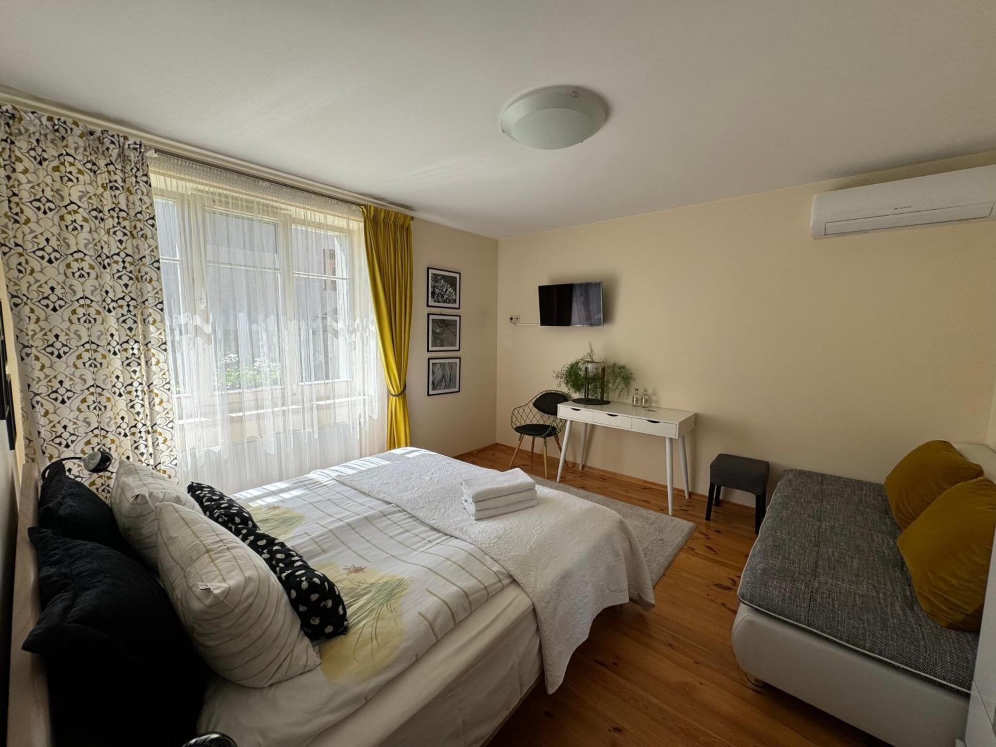 Guest House "8 Smilgos" Κλαϊπέντα Εξωτερικό φωτογραφία